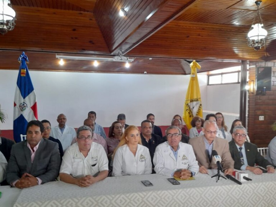 Colegio Médico Dominicano continúa el paro por 12 horas en centros públicos y privados