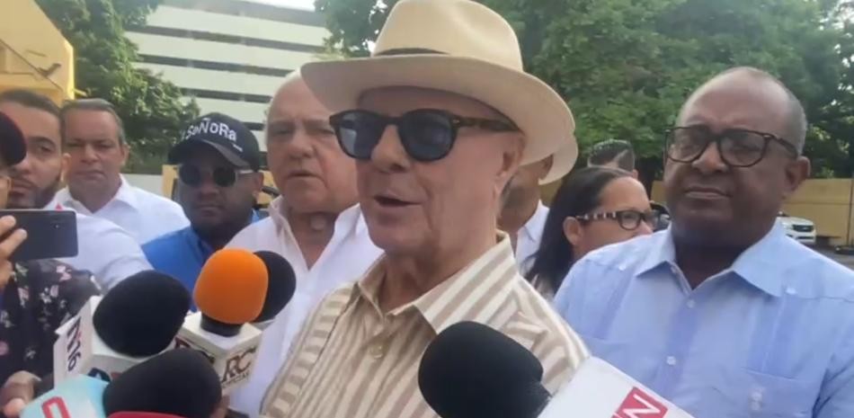 Hip&oacute;lito Mej&iacute;a ya ejerci&oacute; su voto y dice organizaci&oacute;n de primarias ser&aacute; exitosa