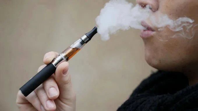 Buscan regular el uso y comercializaci&oacute;n de los &ldquo;vape&rdquo;