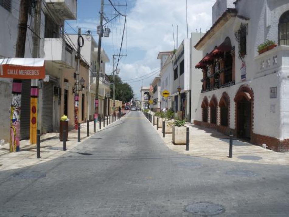 MITUR inicia el programa de reconstrucción de las calles Ciudad Colonial